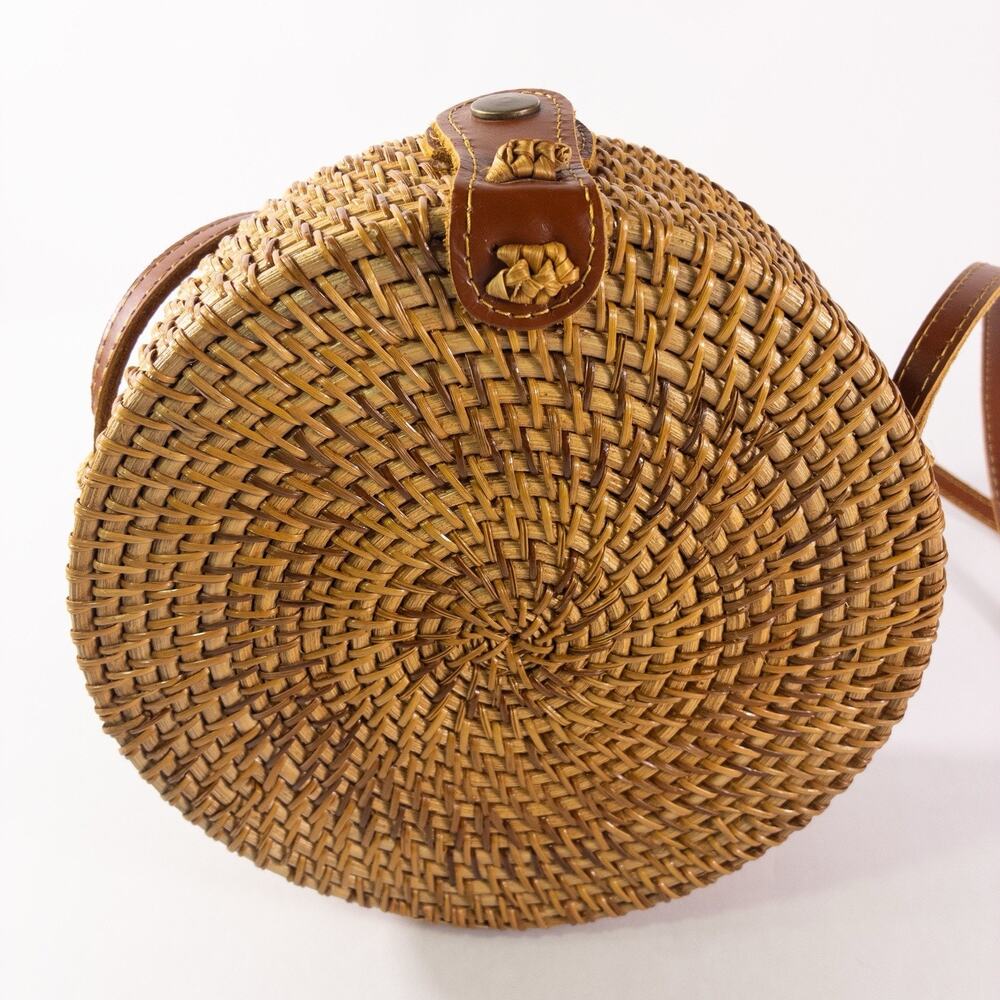 Round Cross Body Purse Hand Bag Wicker Rattan With Leather Strap Fabric Lined